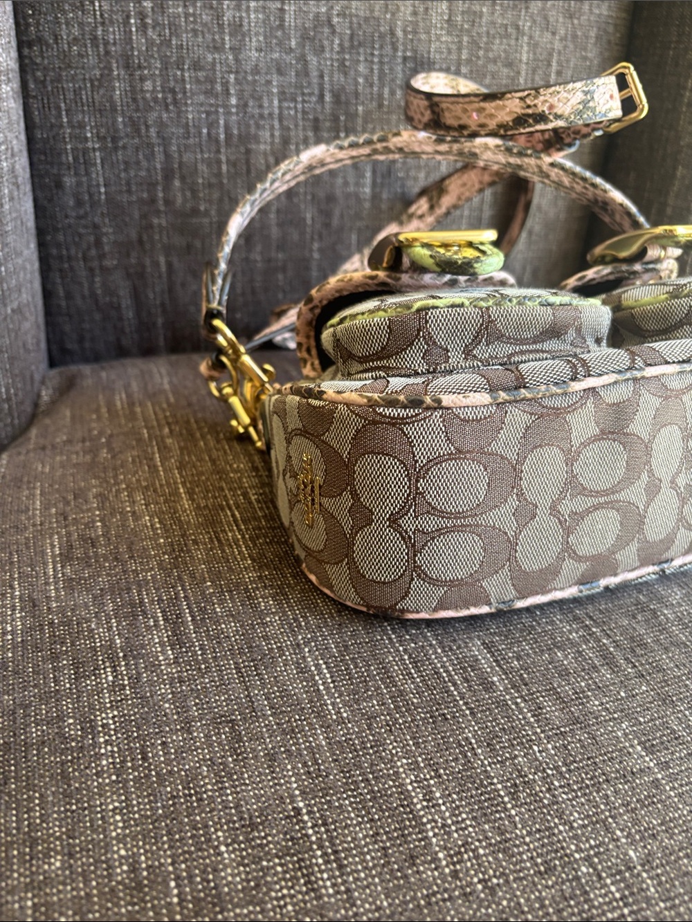 Coach Ashton Shoulder Bag In Signature Jacquard GOLD/OAK MULTI Like New w/Straps - Picture 15 of 16